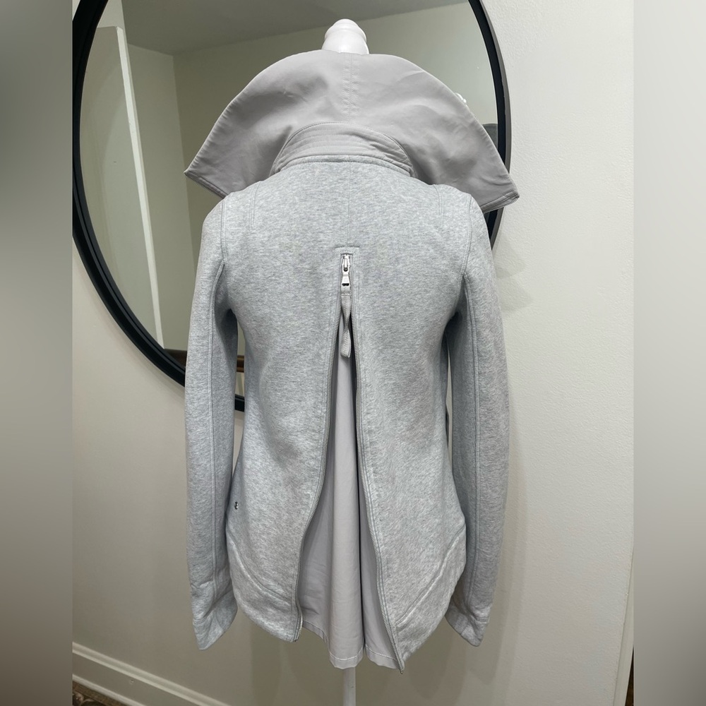 Lululemon En Route Jacket Heathered Light Grey Size 4 - Picture 12 of 16